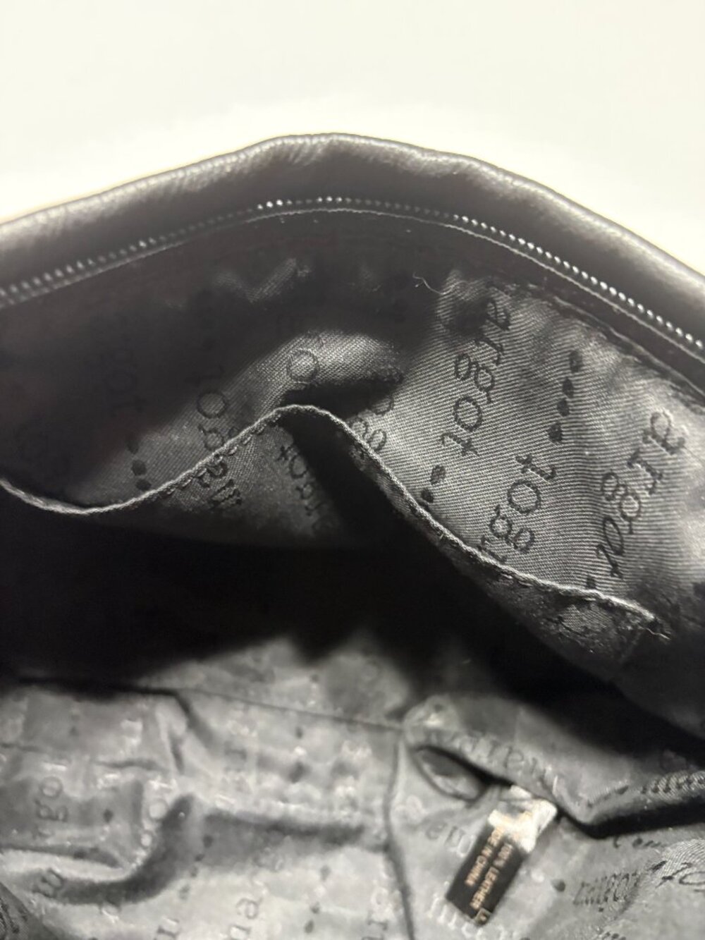 GUC Black Leather margot New York Crossbody - Picture 6 of 7
